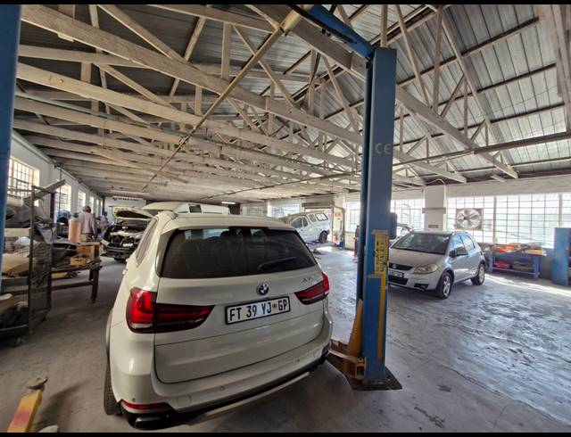 1,000M² WAREHOUSE FOR SALE IN KEW